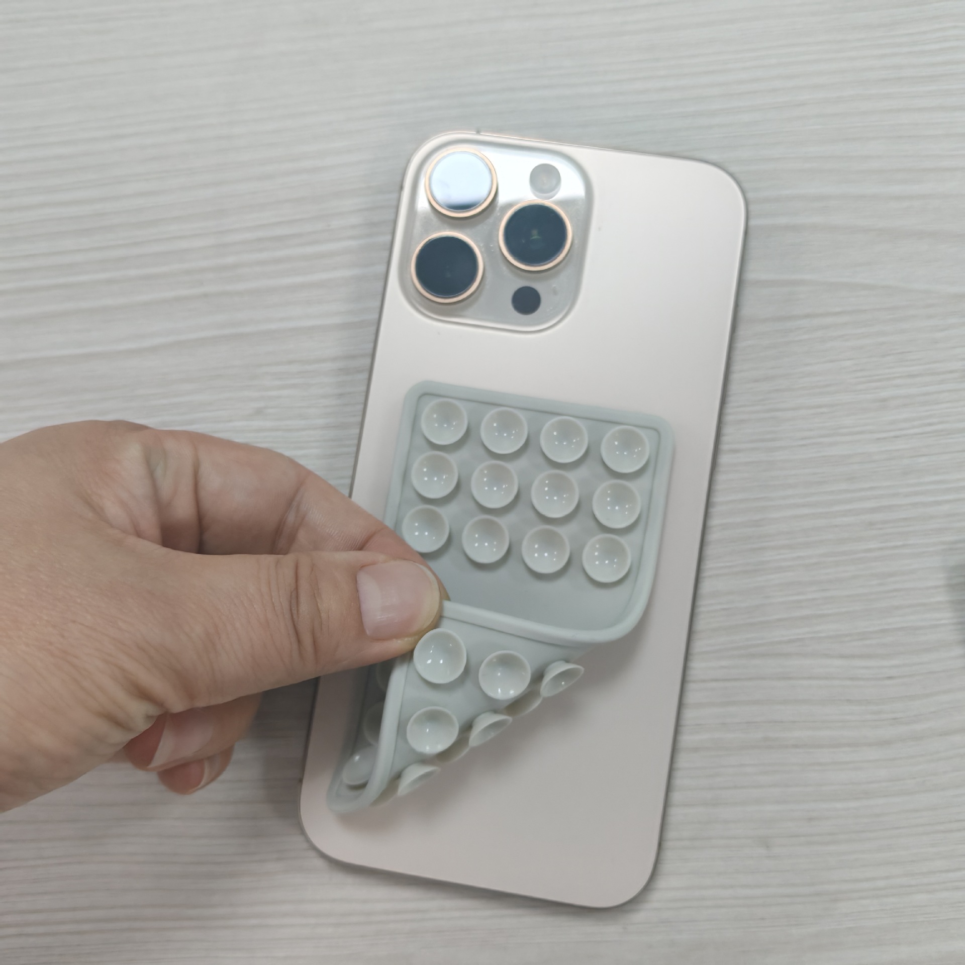실리콘 흡착식 휴대폰 케이스 거치대, 양면으로 사용 가 - Phone Cases 리뷰 및 가격
